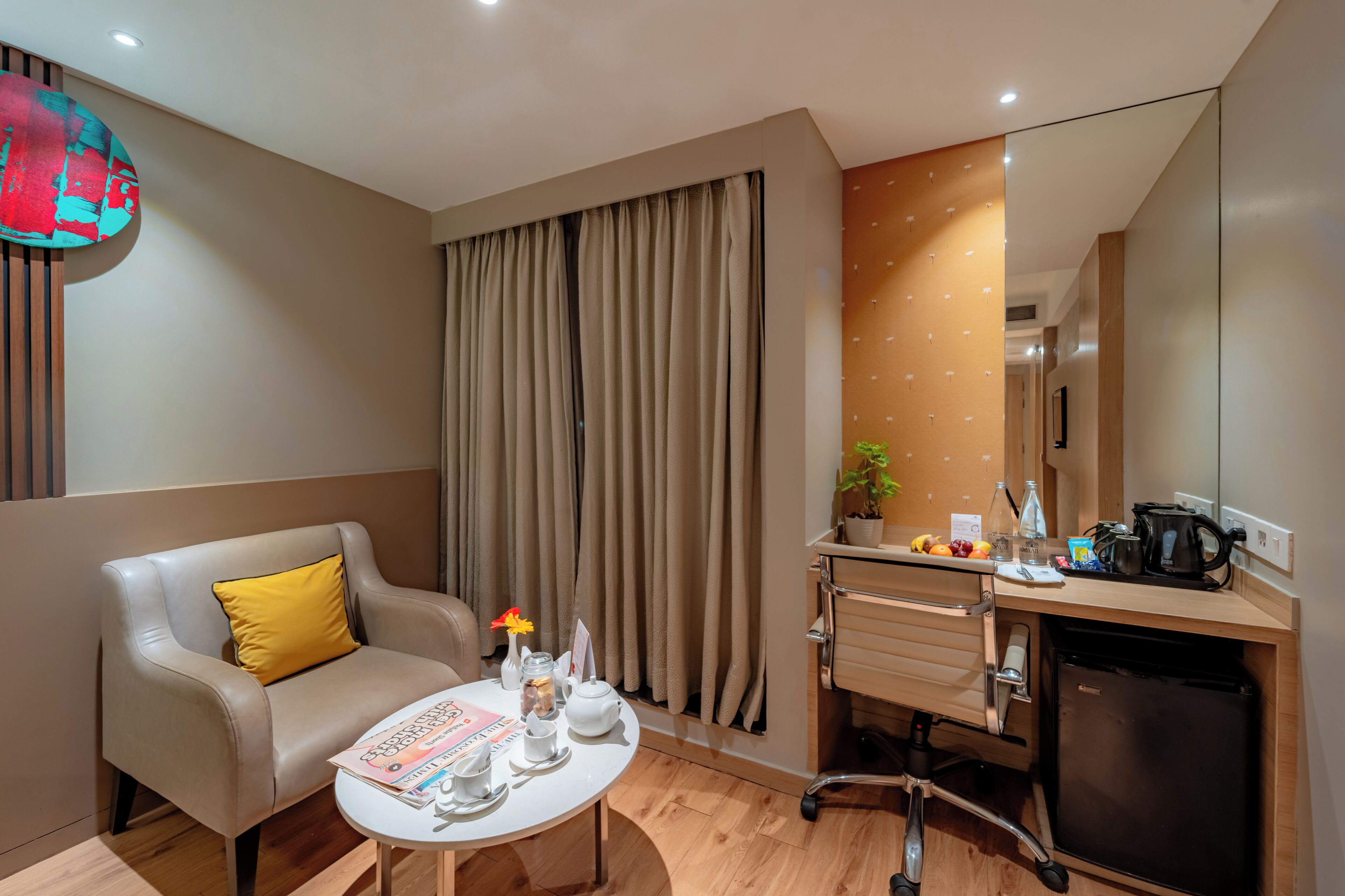 deluxe room | minibar, in-room safe, desk, soundproofing