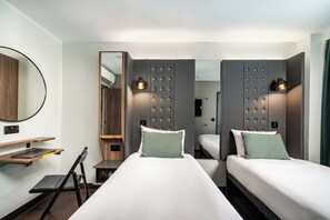 Twin Room | In-room safe, desk, laptop workspace, blackout drapes - Point A Hotel - London, Canary Wharf (London)