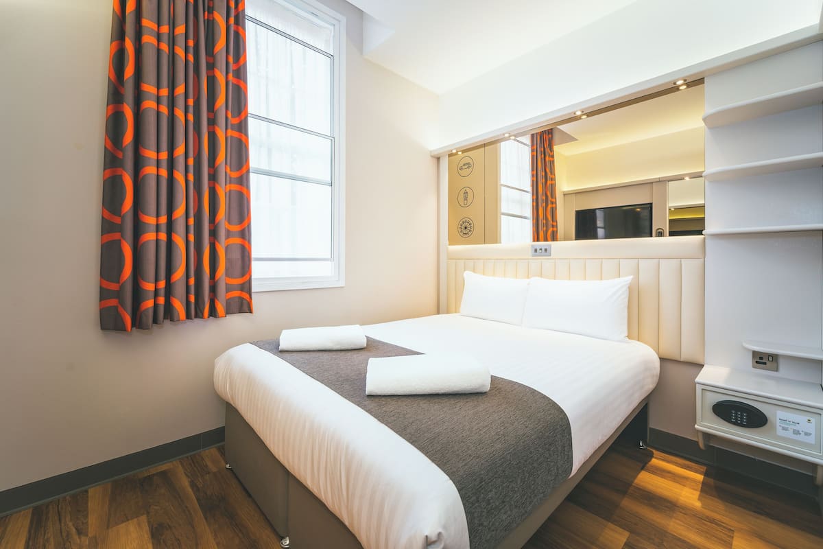 1 Schlafzimmer, Zimmersafe, Schreibtisch, laptopgeeigneter Arbeitsplatz