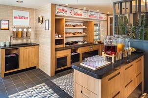 Daily continental breakfast (GBP 13 per person)