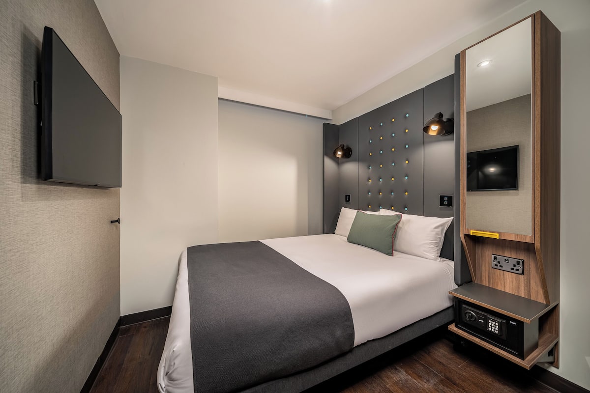 Cosy Double without Window