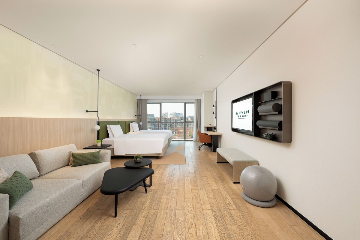 Habitación Premium, 2 camas dobles | Caja fuerte, escritorio, cortinas opacas y sistema de insonorización