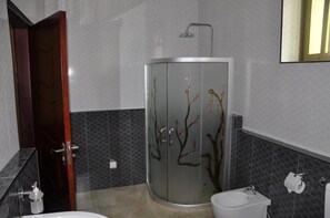 Free toiletries, hair dryer, slippers, towels - Biraj International Hotel (Kampala)