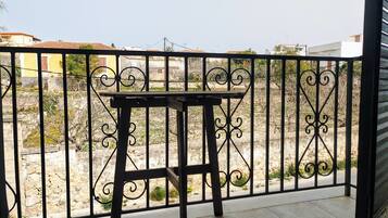 Standaard kamer, 1 twee- of 2 eenpersoonsbedden, balkon | Uitzicht vanuit de kamer