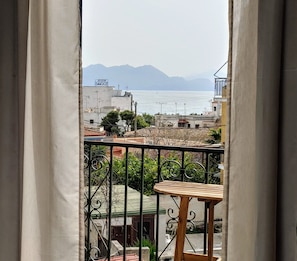 Habitación estándar con 1 cama matrimonial o 2 individuales, balcón | Vista desde la habitación