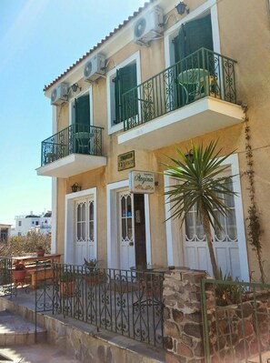 Front of property - Aegina Hotel (Aegina)