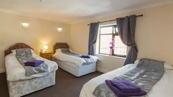 Triple Room, Ensuite (Twin and Single)