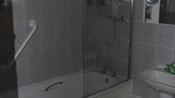 Twin Room, Ensuite (Disabled Facilities) | Bathroom