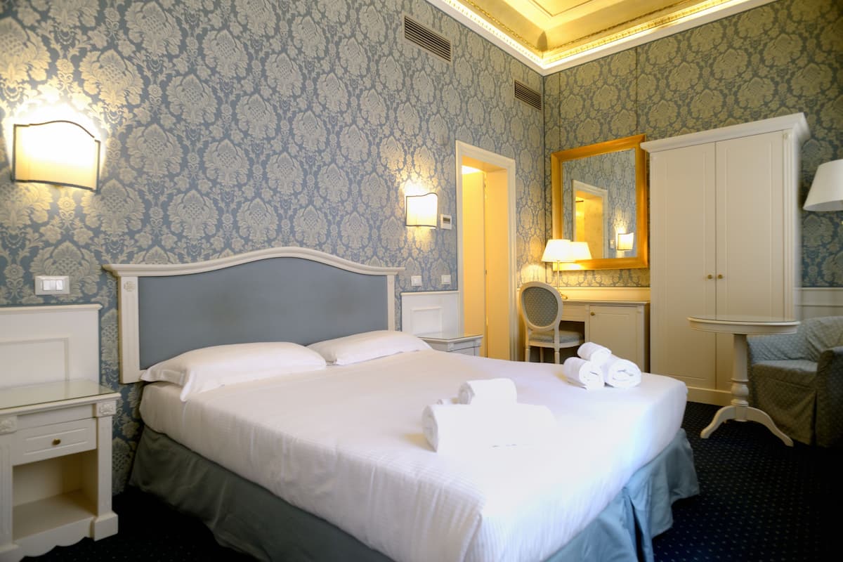 1 chambre, literie hypoallergénique, couette en duvet d'oie, minibar