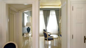 En 32-tommers Flatskjerm-TV med digitale kanaler