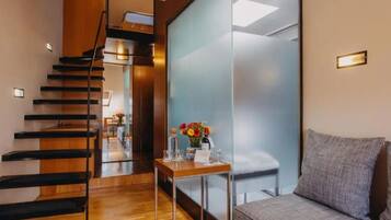 Kamar Double atau Twin | Minibar, brankas, meja kerja, dan ruang kerja ramah laptop