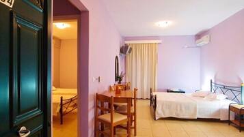 Safe på rommet, skrivebord, lydisolert og strykejern/-brett