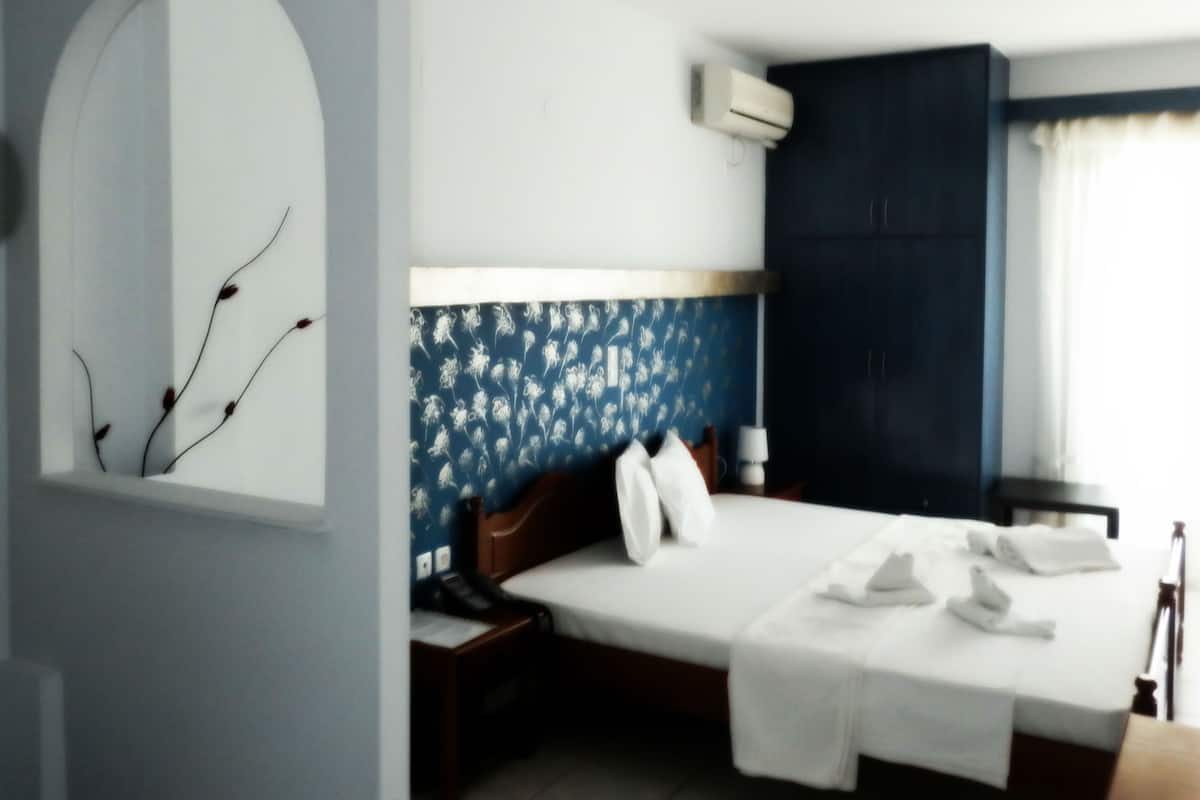 In-room safe, desk, soundproofing, iron/ironing board