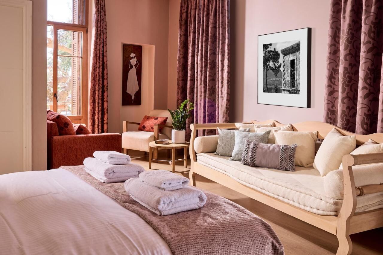 Premium bedding, minibar, soundproofing, iron/ironing board