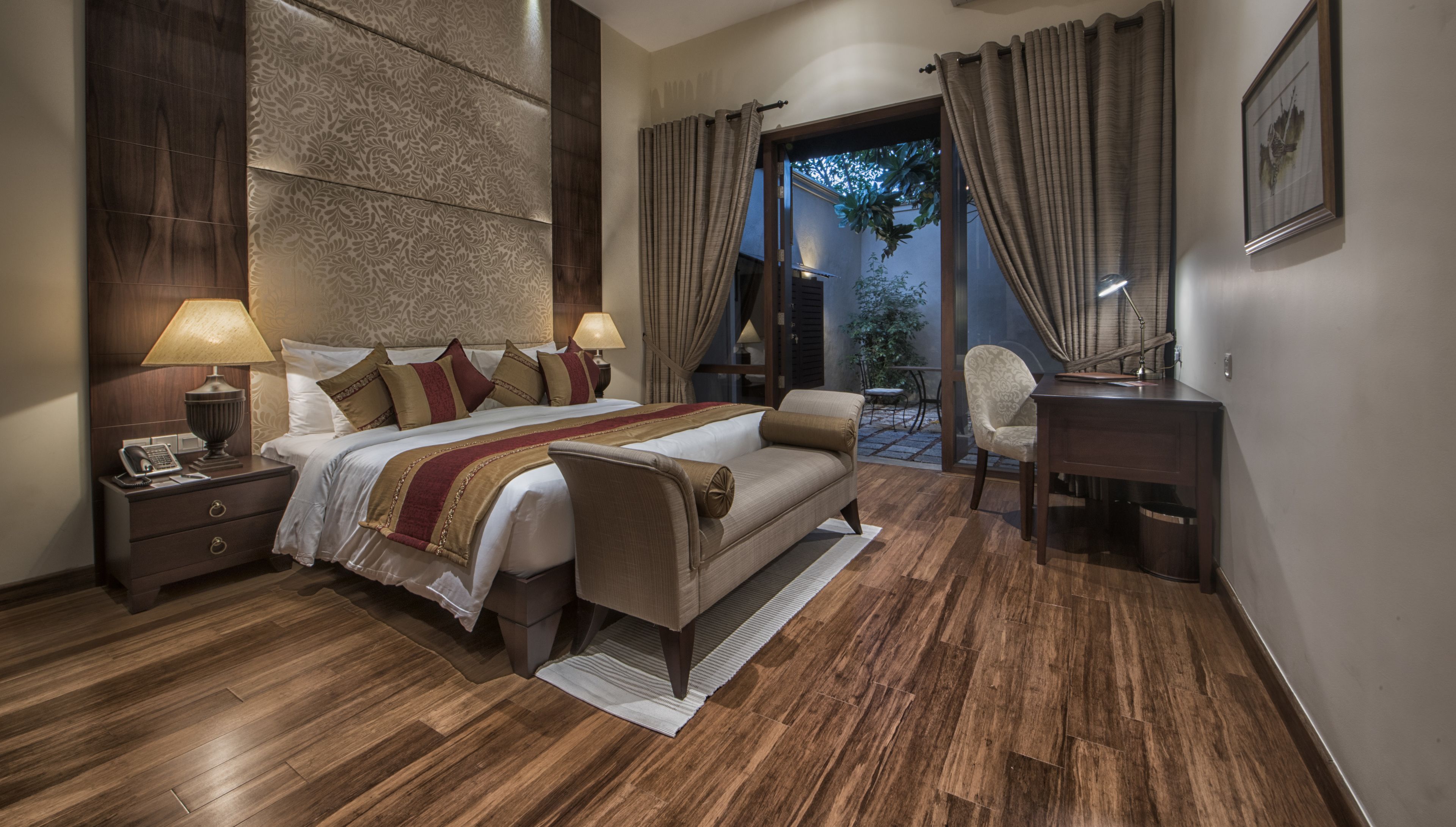 suite | egyptian cotton sheets, premium bedding, tempur-pedic beds, minibar