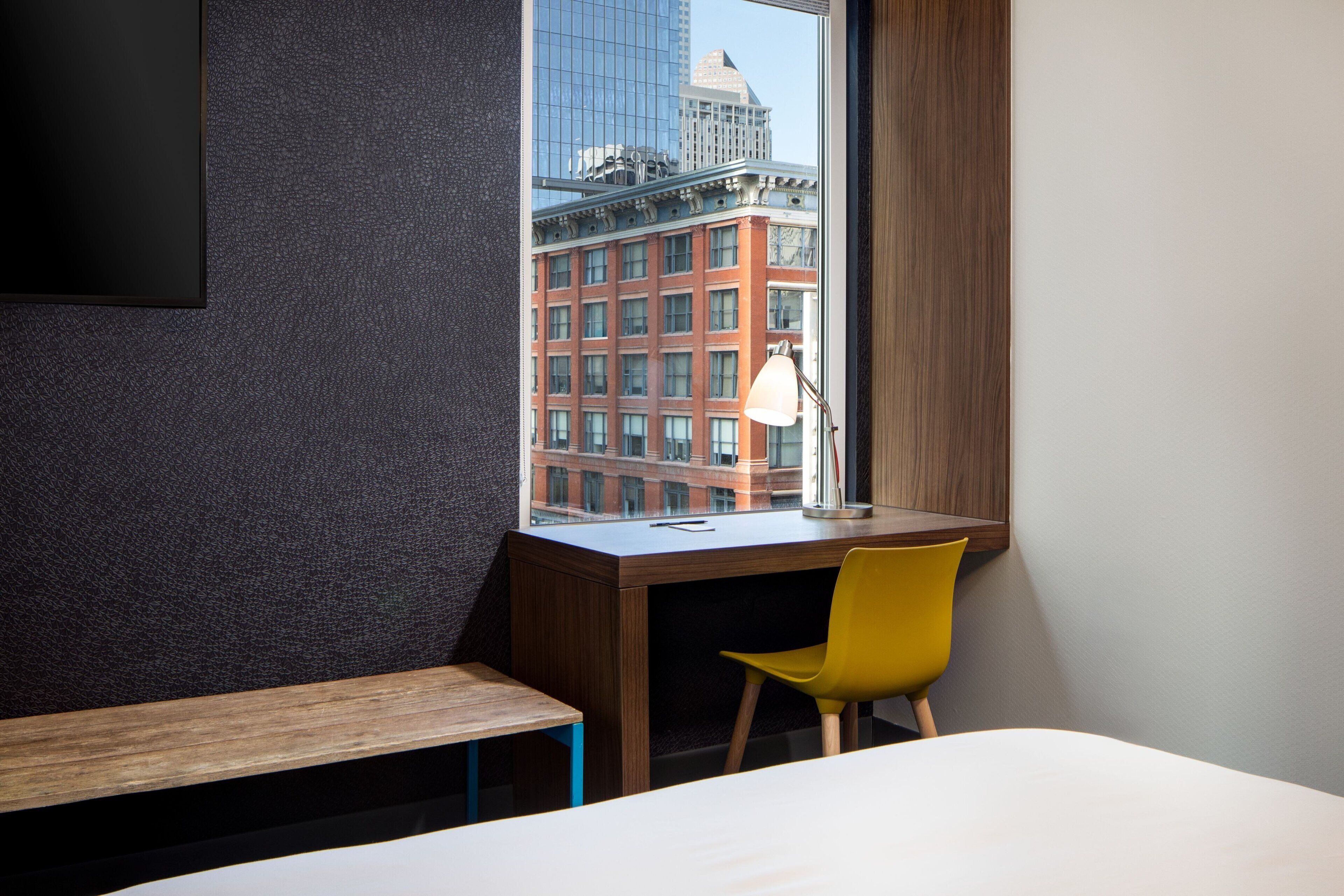 room, 1 king bed, city view, corner | city view