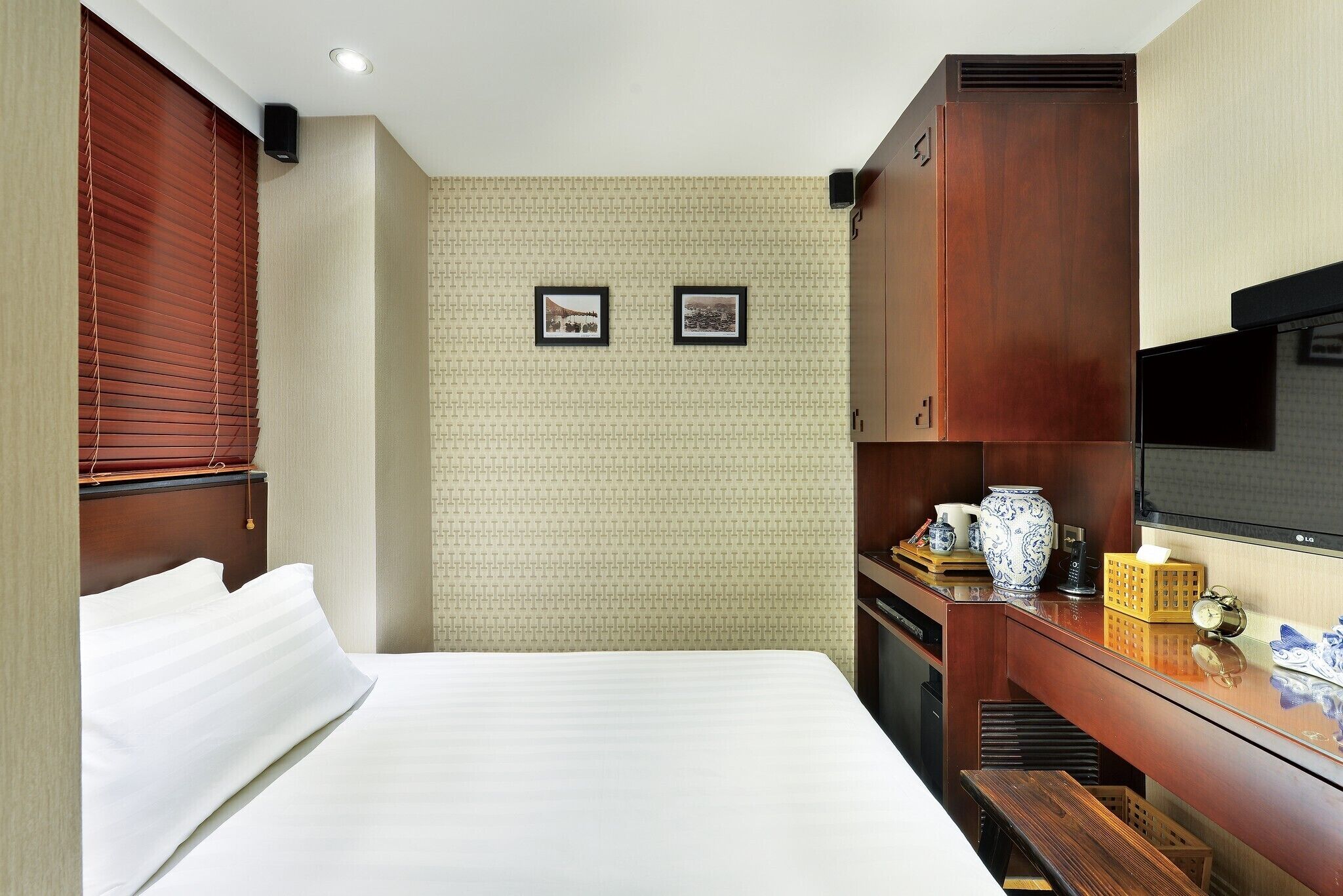 Photo - The Shai Red - formerly Mingle in The Shai