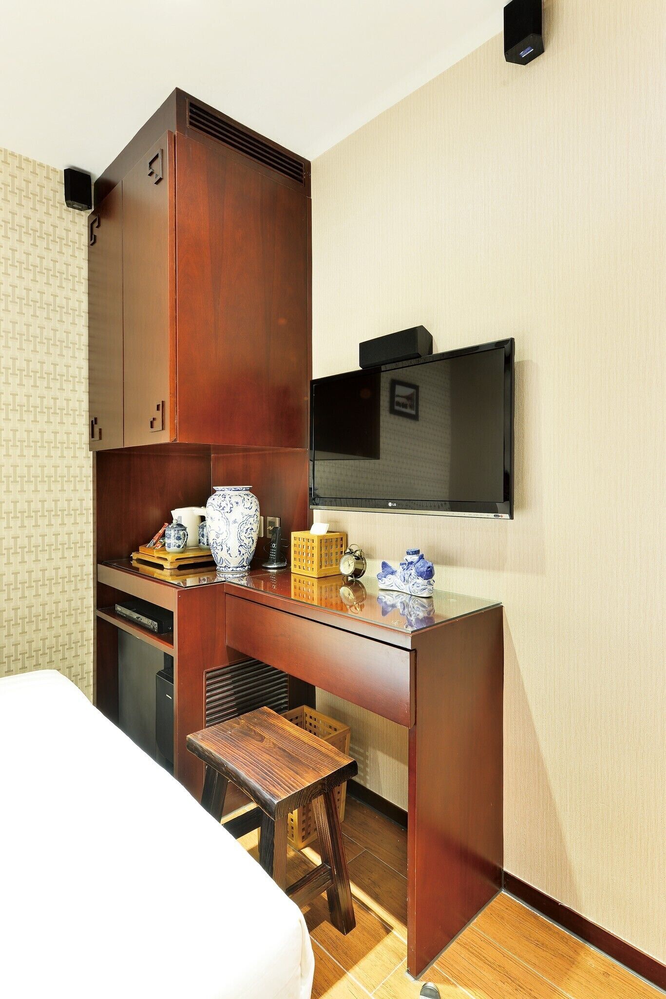 Photo - The Shai Red - formerly Mingle in The Shai