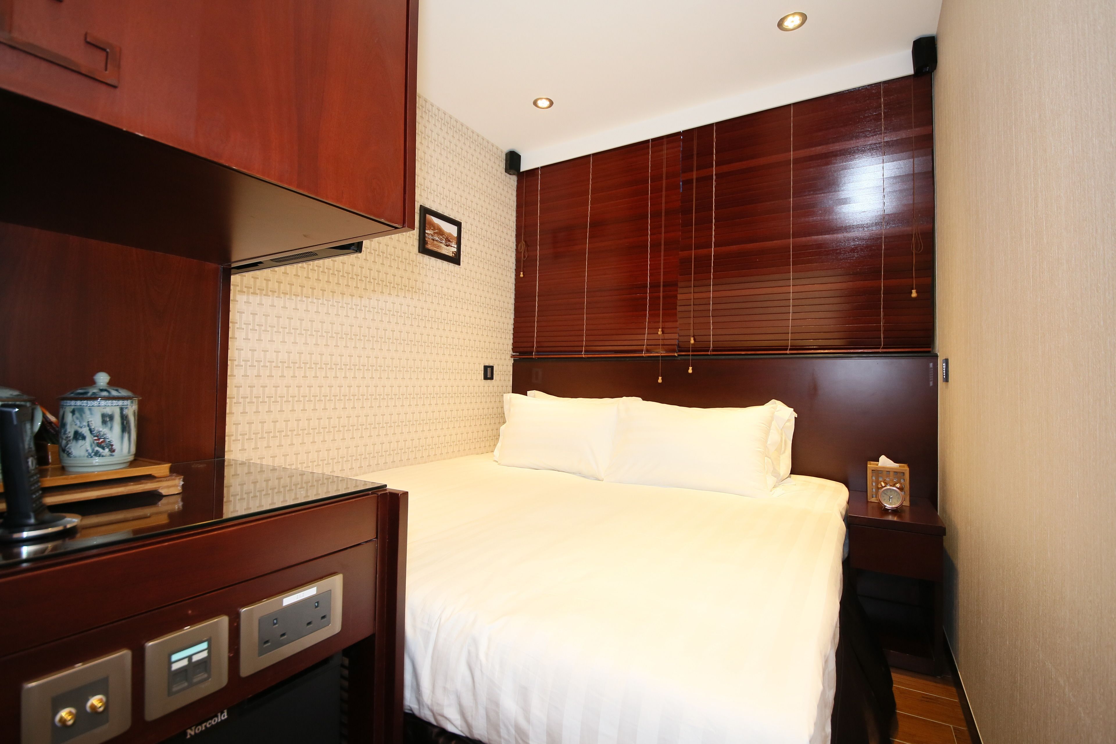 Photo - The Shai Red - formerly Mingle in The Shai