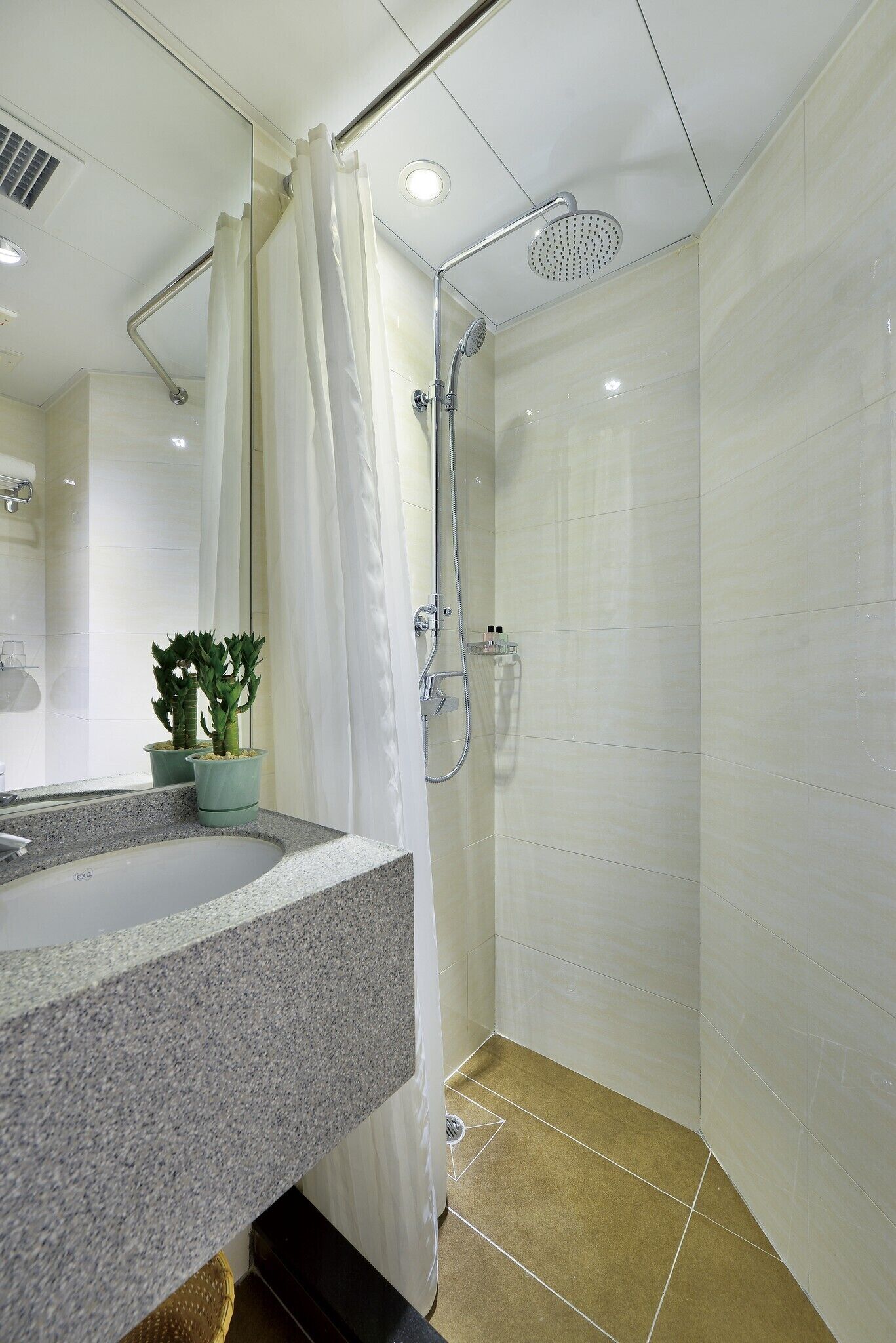 Photo - The Shai Red - formerly Mingle in The Shai