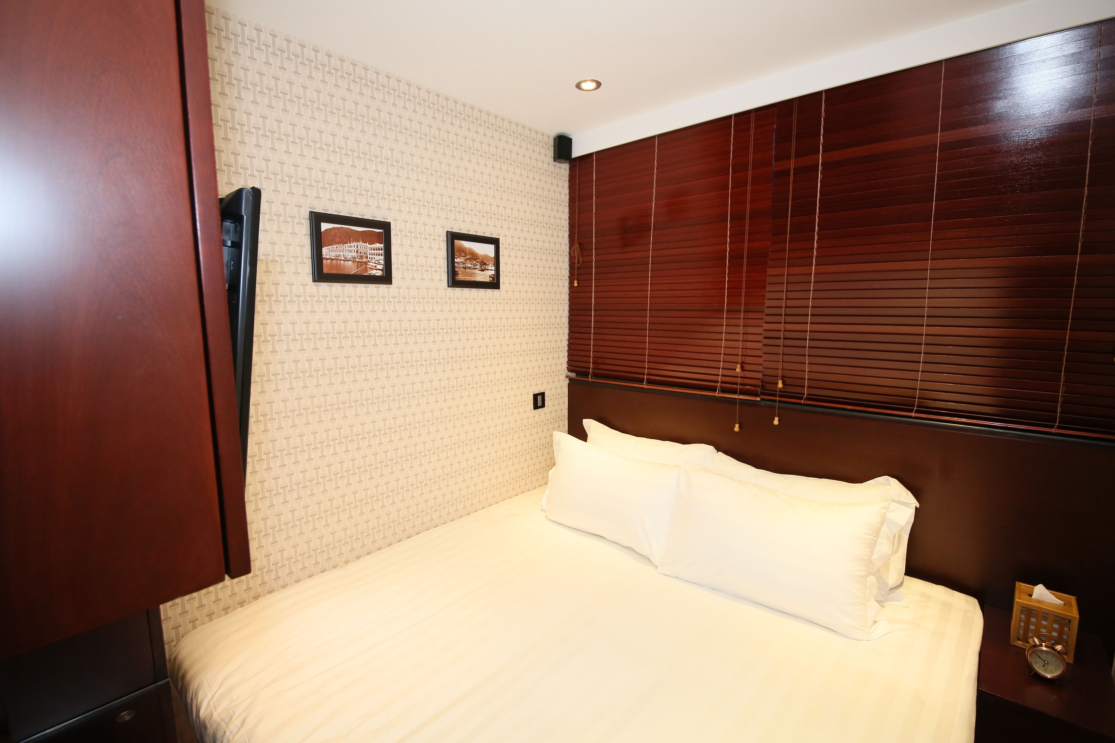 Photo - The Shai Red - formerly Mingle in The Shai