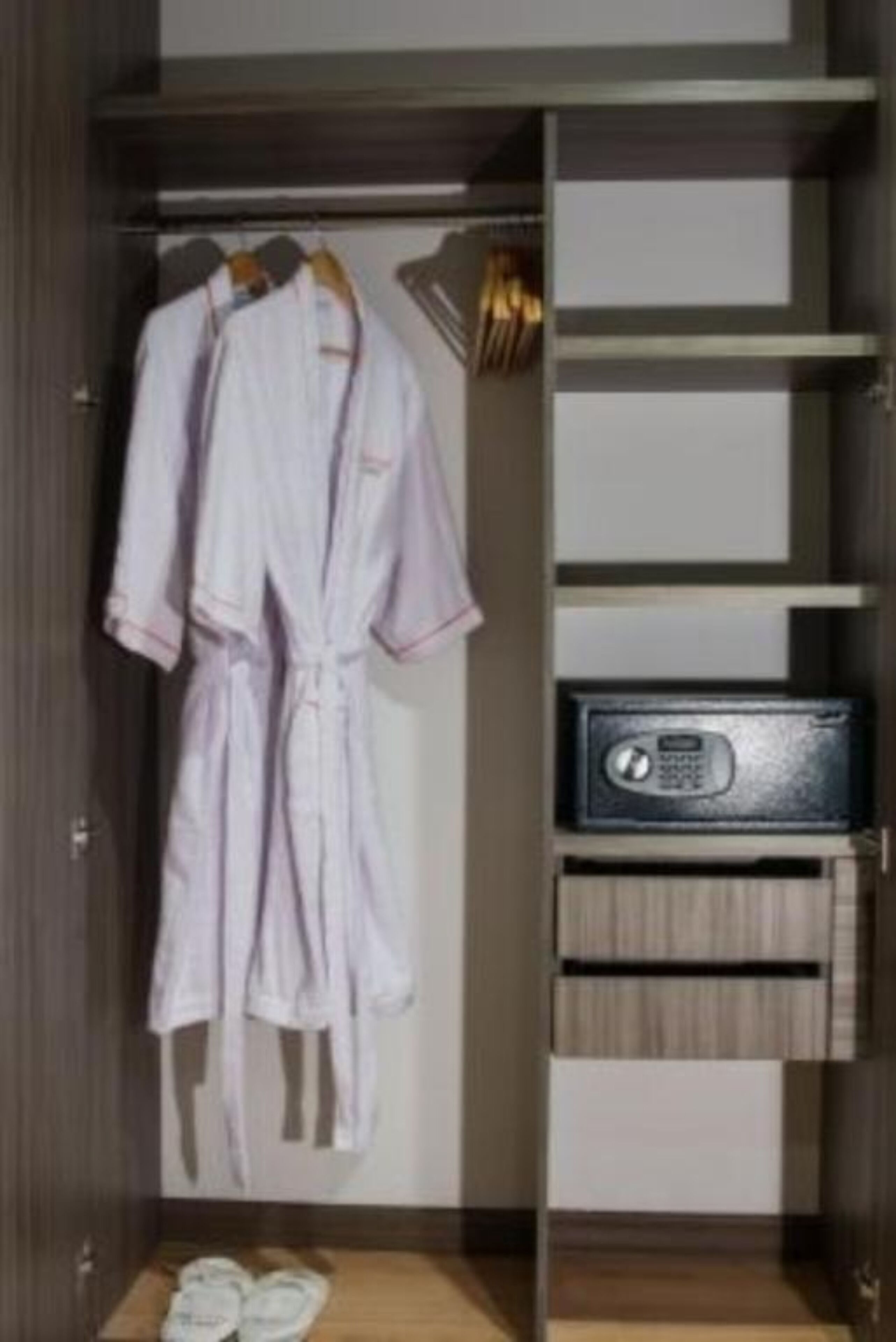 egyptian cotton sheets, premium bedding, minibar, in-room safe