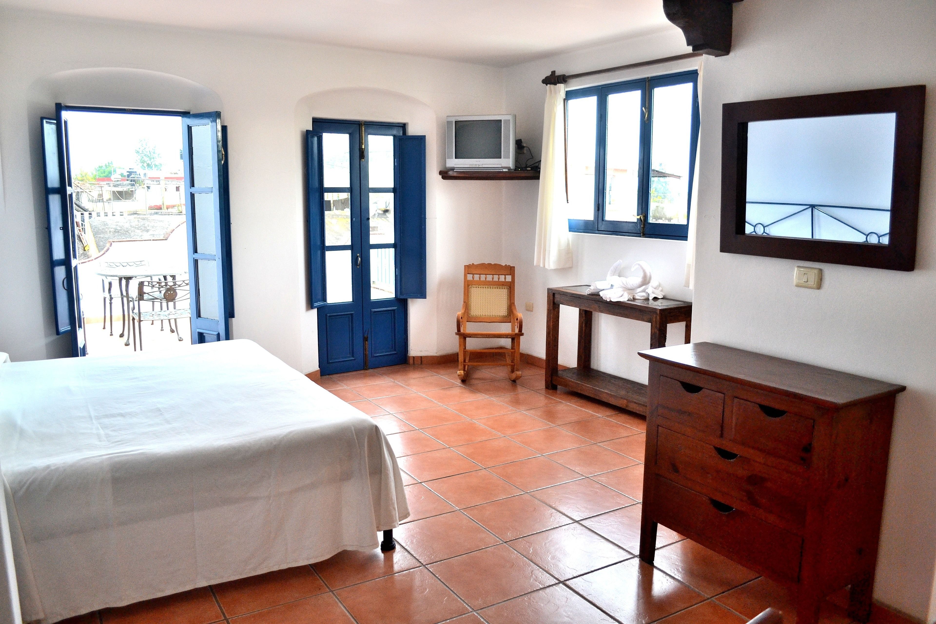 suite | in-room safe, desk, free cots/infant beds, free wifi