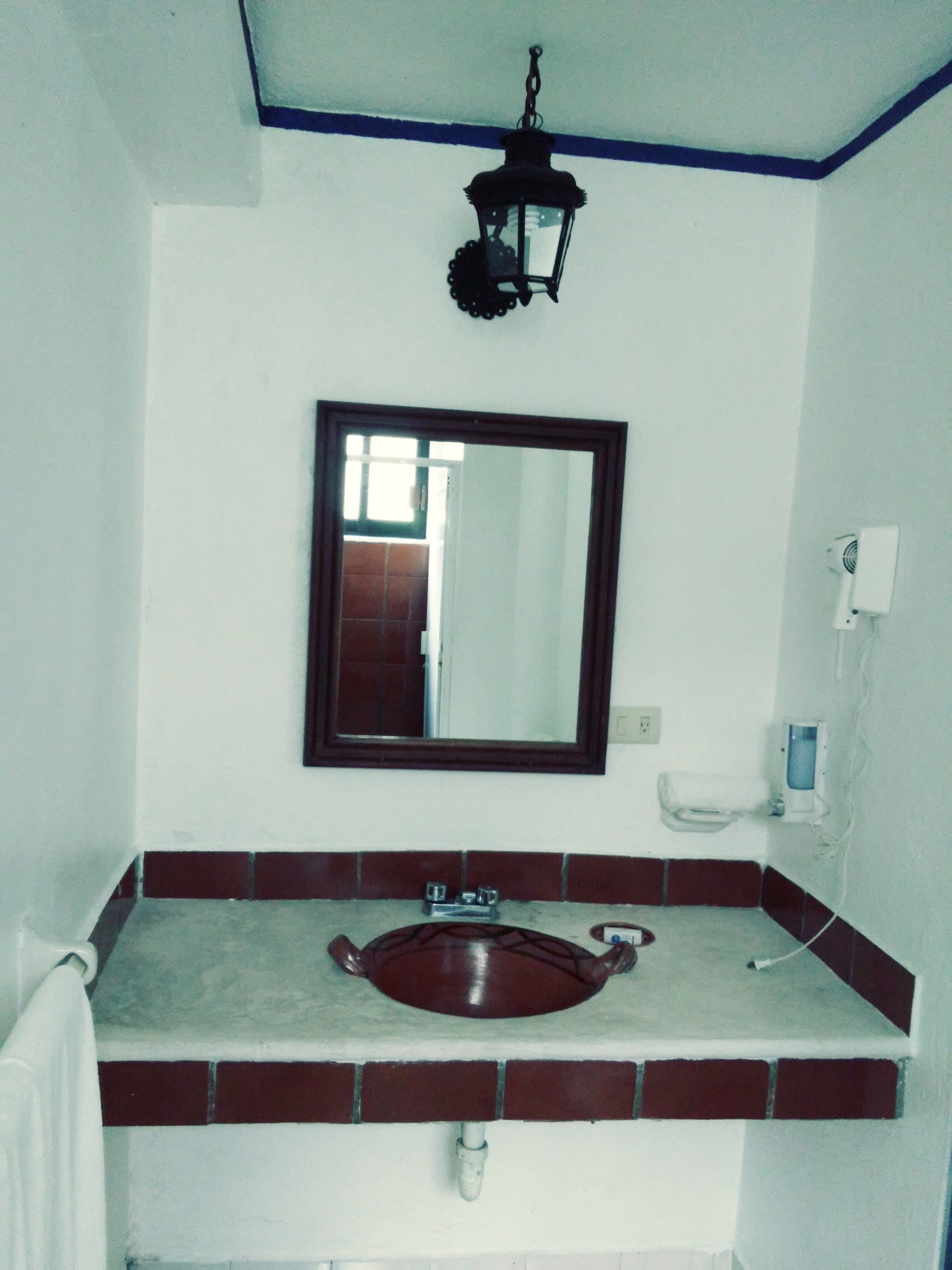 standard room | bathroom sink