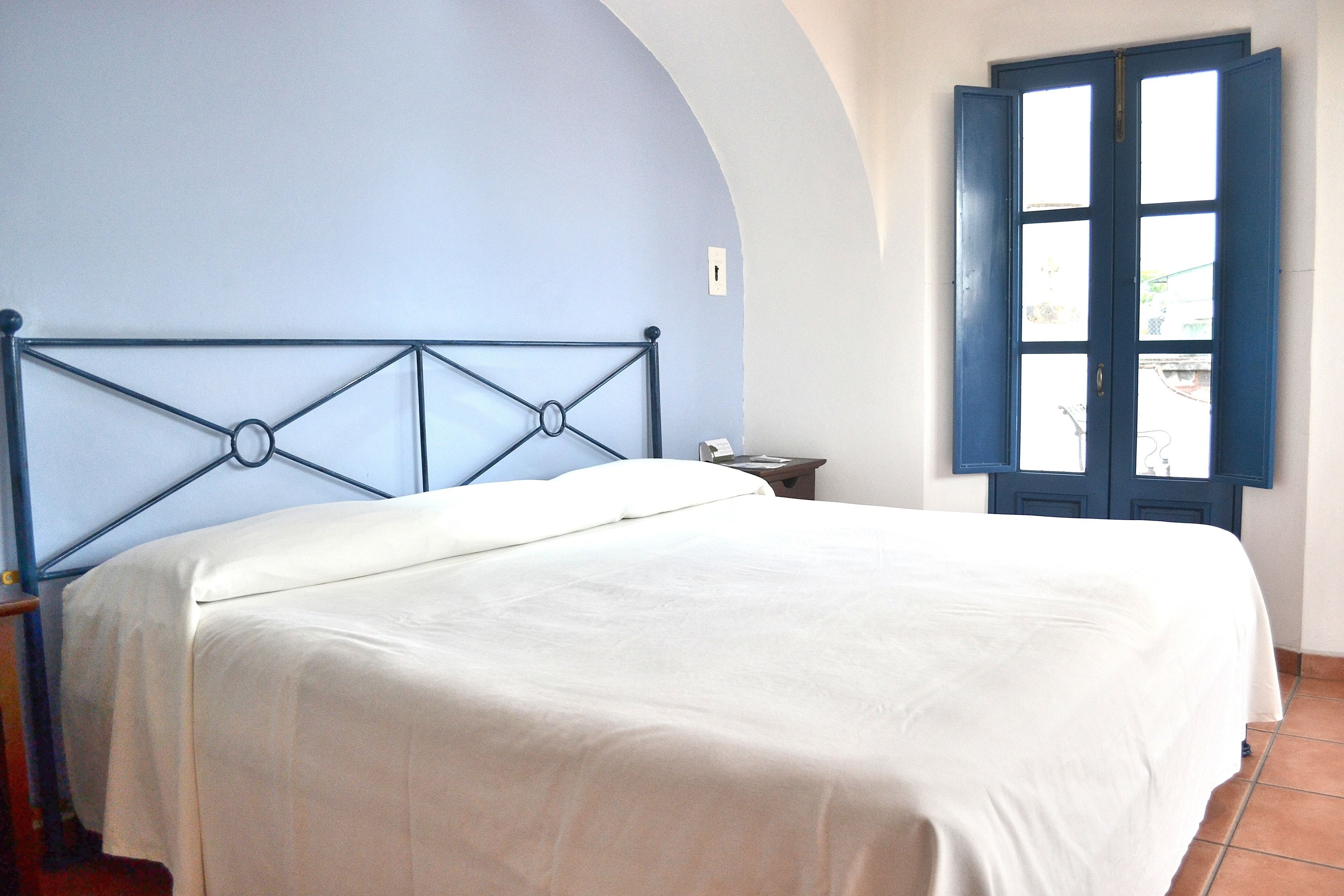 suite | in-room safe, desk, free cots/infant beds, free wifi