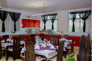 Free daily continental breakfast - Bush House and Camp (Nairobi)