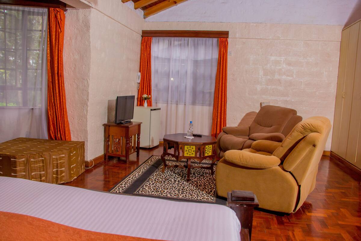 Premium bedding, in-room safe, desk, iron/ironing board (on request)