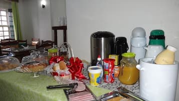 Desayuno continental gratuito y diario