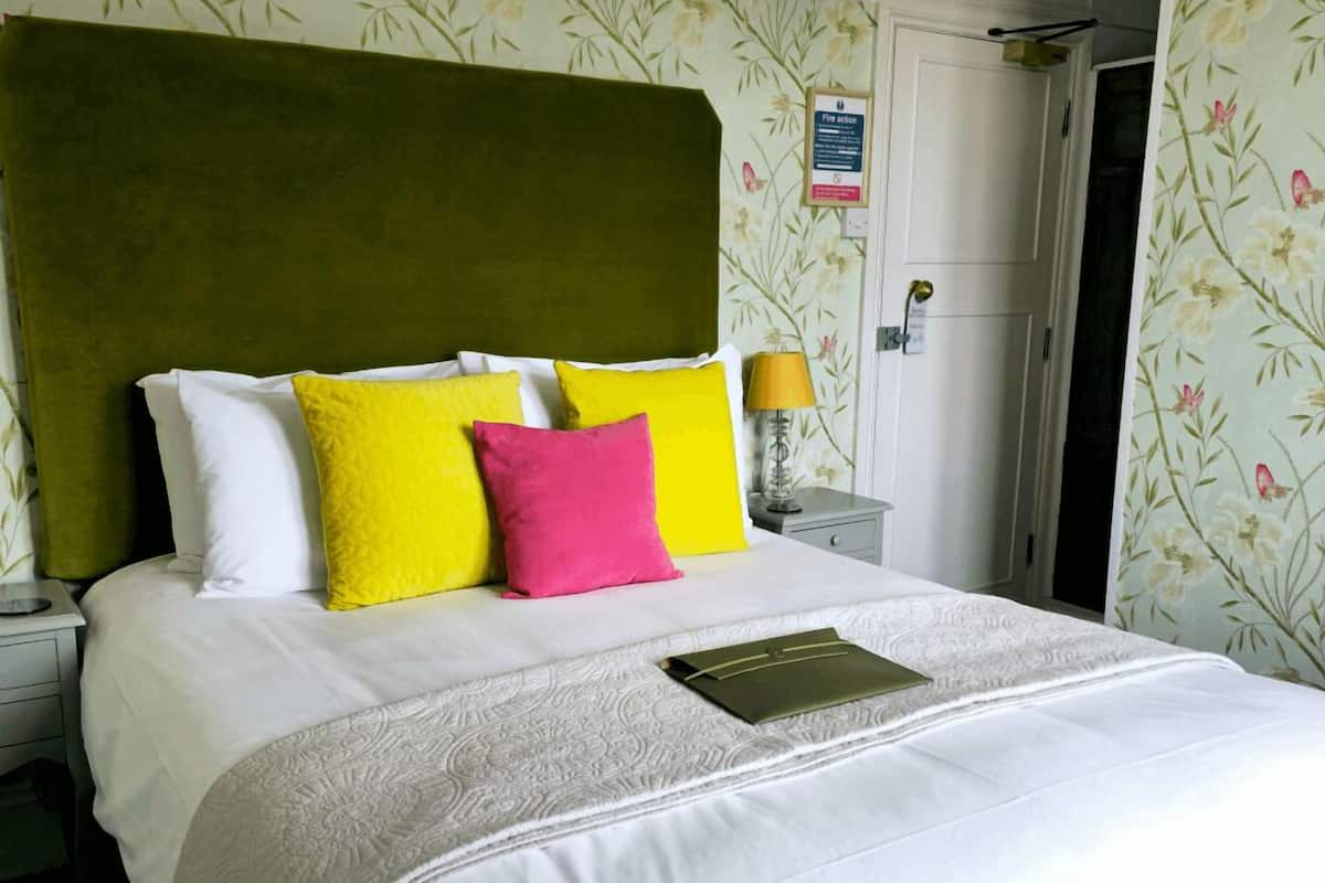 deluxe double room, ensuite (the garrick -2) | 1 bedroom