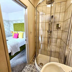 Deluxe Double Room, Ensuite (The Garrick -2) | Bathroom