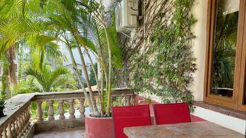 2 Bedroom Suite with Kitchen 201 | Aussenbereich