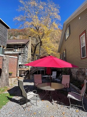 Room (RV Campsite, 24' Electric) | Teres/patio