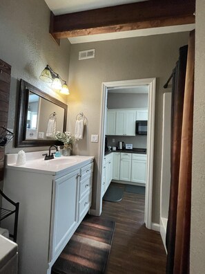 Studio, salle de bains attenante (Studio 603) | Salle de bain