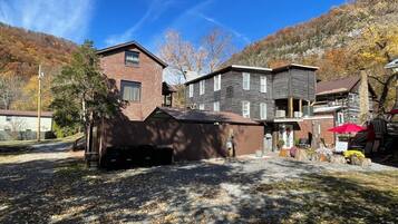 Huone (RV Campsite, 24' Electric) | Ulkopuoli