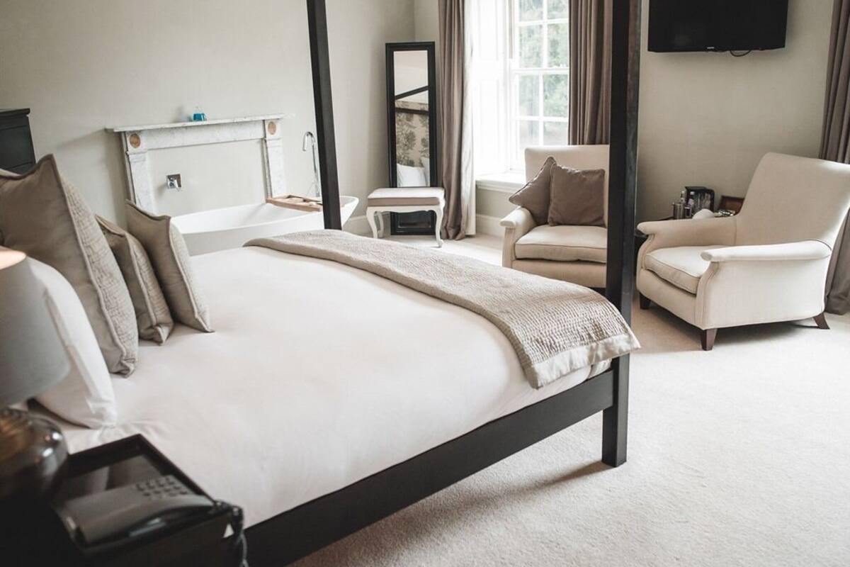 luxury suite, ensuite (samphire)