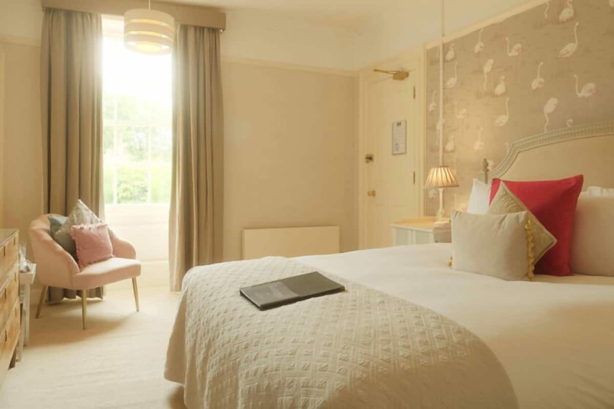 Kahden hengen deluxe-huone, kylpyhuone makuuhuoneen yhteydessä (Rosehip)