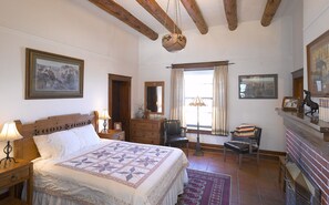 Individually decorated, individually furnished, iron/ironing board - Casa del Gavilan Historic Inn (Cimarron)
