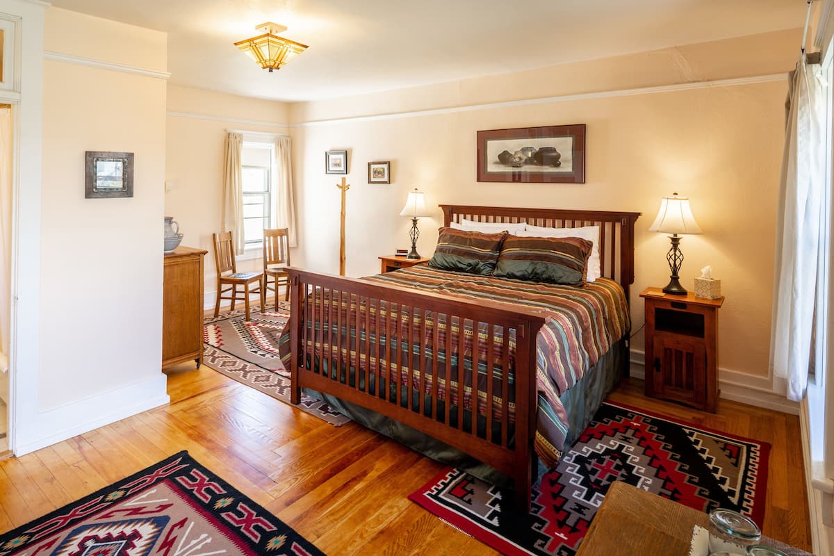 Guest House | 1 bedroom, individually decorated, iron/ironing board, free WiFi