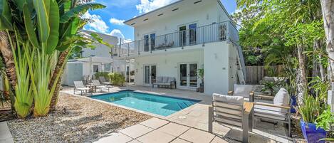 3 outdoor pools, a heated pool, open open 24 hours a day, pool umbrellas
