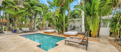 3 Außenpools, beheizter Pool, rund um die Uhr geöffnet, Sonnenschirme