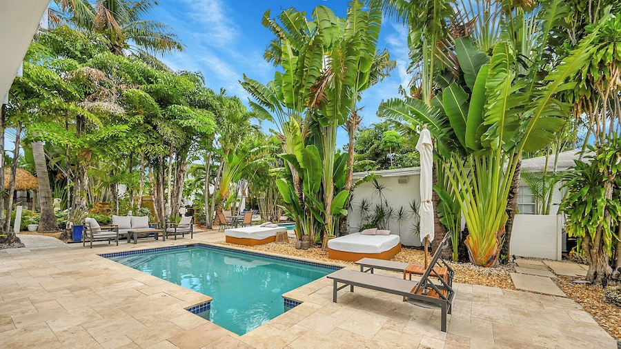 Inn On The Drive ( Adults Only)