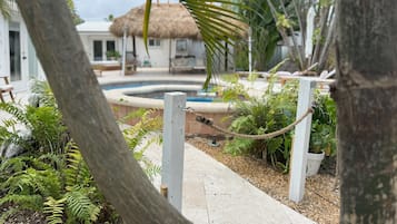 3 outdoor pools, a heated pool, open open 24 hours, pool umbrellas