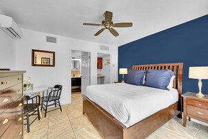 Egyptian cotton sheets, premium bedding, in-room safe, laptop workspace