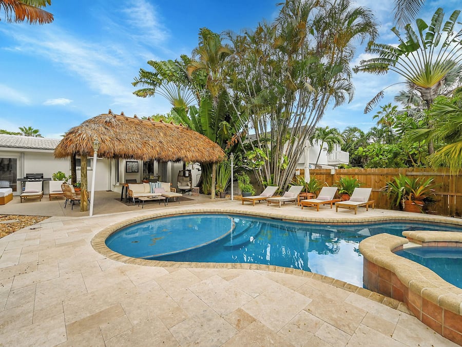 3 outdoor pools, a heated pool, open open 24 hours, pool umbrellas