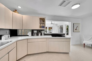 Grand-Haus | Eigene Küche | Mini-Kühlschrank, Mikrowelle, Wasserkocher mit Kaffee-/Teezubehör