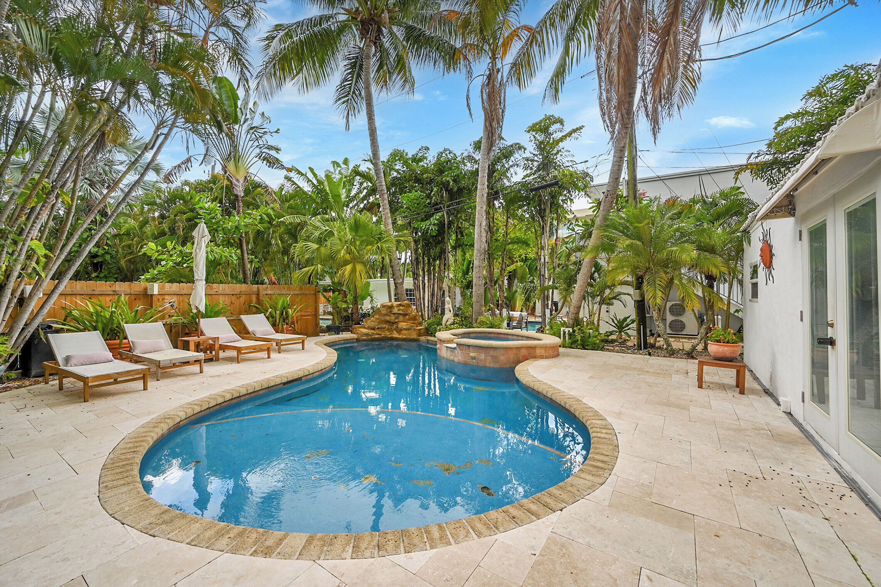 3 hồ bơi ngoài trời, hồ bơi nước nóng, dù/ô trên bãi biển/hồ bơi 